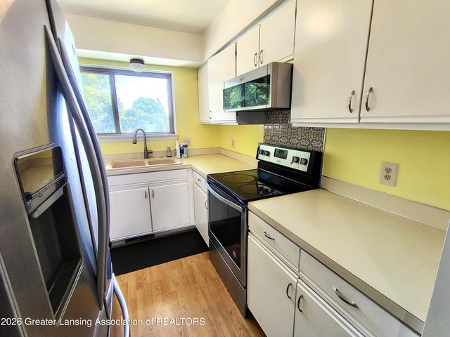 5984 Village Drive, Haslett, MI 48840