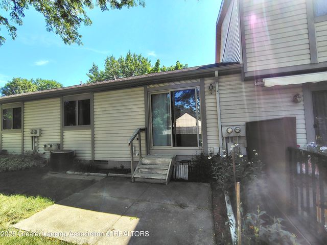 5984 Village Drive, Haslett, MI 48840