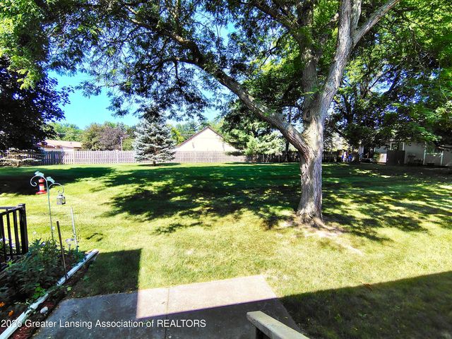 5984 Village Drive, Haslett, MI 48840