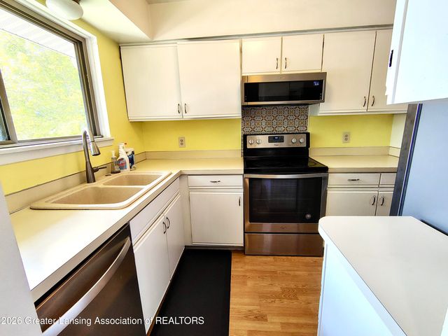 5984 Village Drive, Haslett, MI 48840