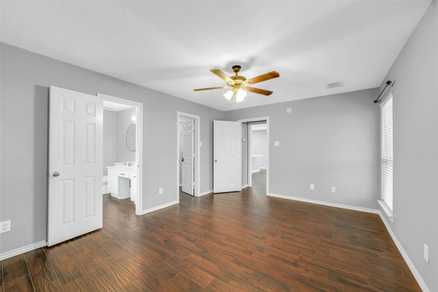 2214 Shady Pine Drive, Conroe, TX 77301