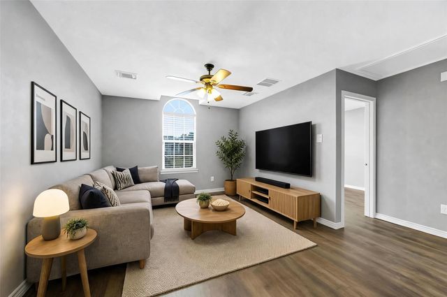 2214 Shady Pine Drive, Conroe, TX 77301