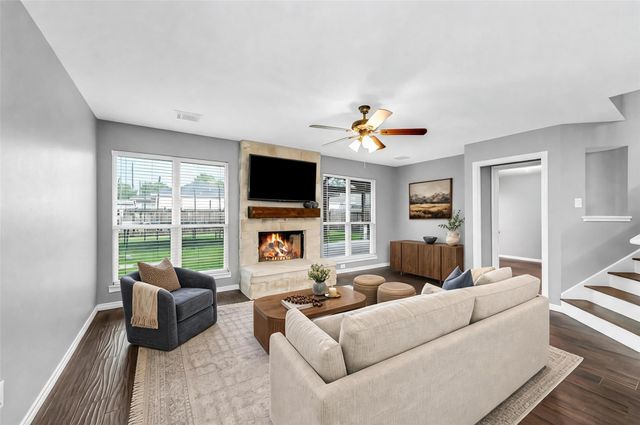 2214 Shady Pine Drive, Conroe, TX 77301