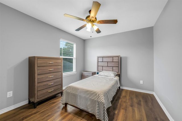 2214 Shady Pine Drive, Conroe, TX 77301