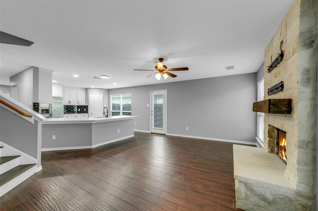 2214 Shady Pine Drive, Conroe, TX 77301