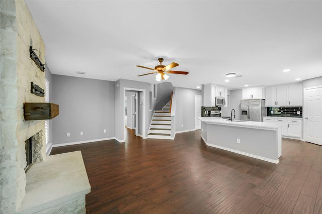 2214 Shady Pine Drive, Conroe, TX 77301