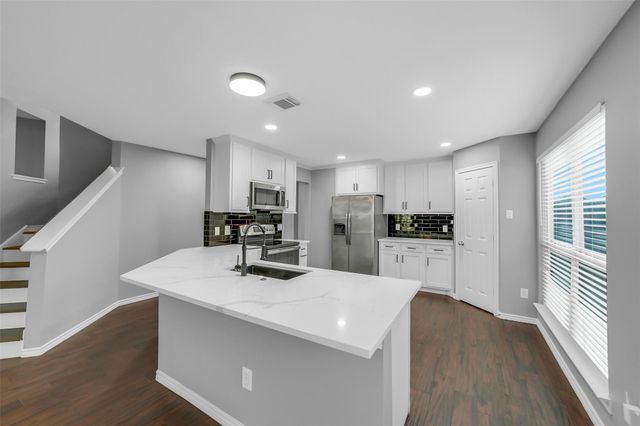 2214 Shady Pine Drive, Conroe, TX 77301