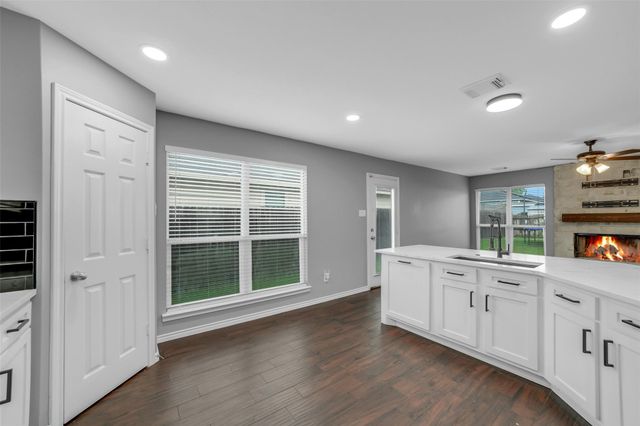 2214 Shady Pine Drive, Conroe, TX 77301