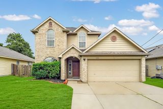 2214 Shady Pine Drive, Conroe, TX 77301