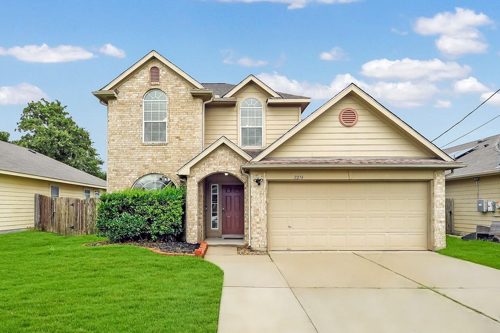 2214 Shady Pine Drive, Conroe, TX 77301