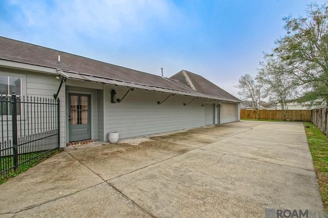 16503 E Spanish Oaks Ct, Prairieville, LA 70769