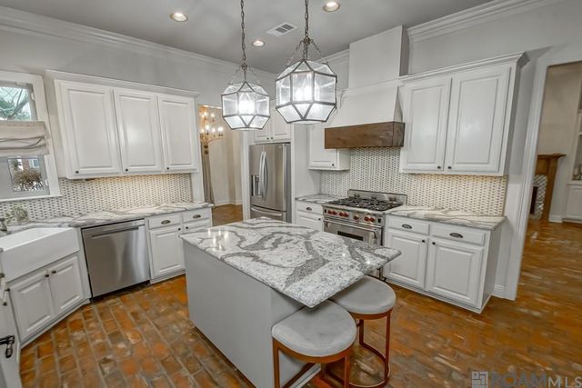 16503 E Spanish Oaks Ct, Prairieville, LA 70769