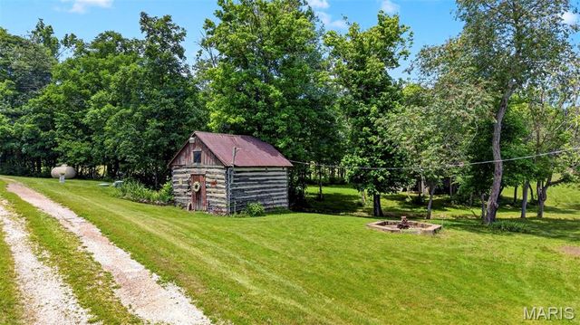 8403 E Forest Hills Drive, Dittmer, MO 63023