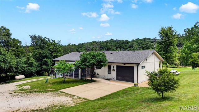 8403 E Forest Hills Drive, Dittmer, MO 63023