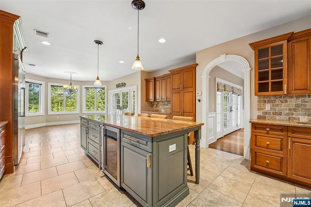 35 Franklin Turnpike, Allendale, NJ 07401