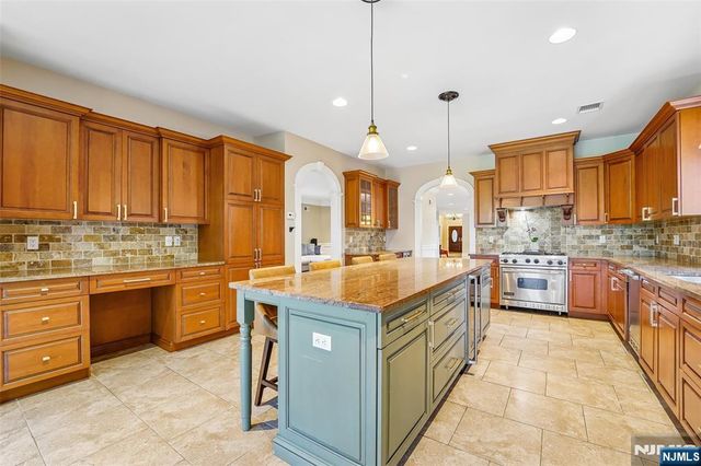 35 Franklin Turnpike, Allendale, NJ 07401