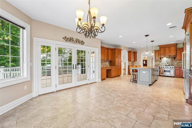 35 Franklin Turnpike, Allendale, NJ 07401