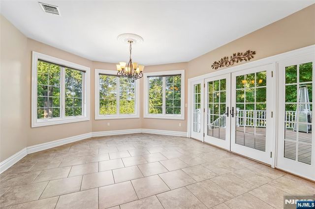 35 Franklin Turnpike, Allendale, NJ 07401
