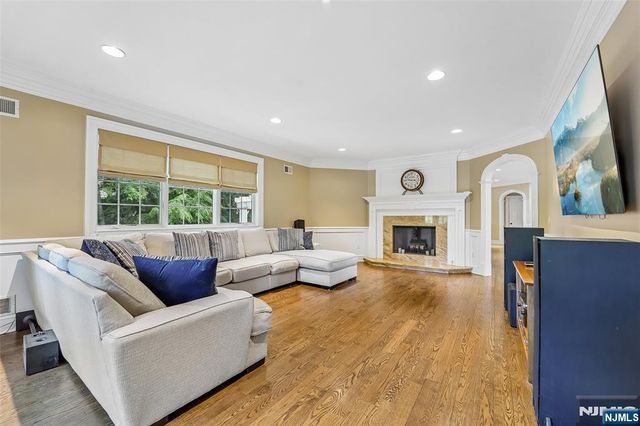 35 Franklin Turnpike, Allendale, NJ 07401