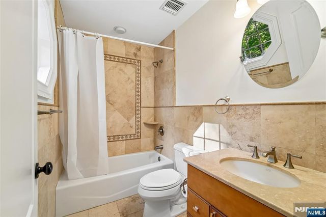 35 Franklin Turnpike, Allendale, NJ 07401