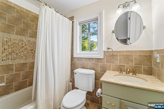 35 Franklin Turnpike, Allendale, NJ 07401