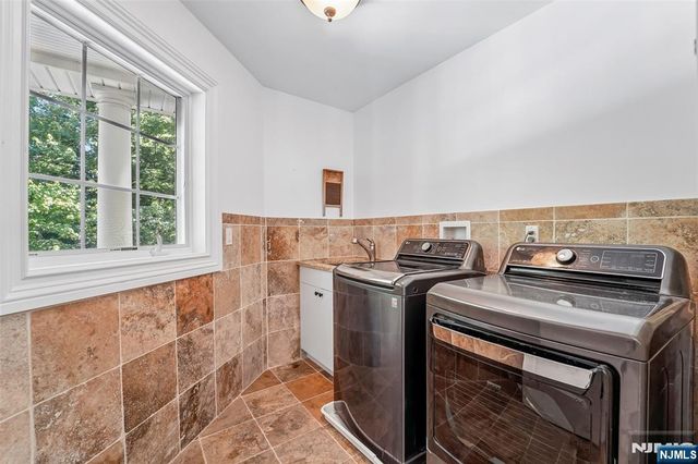 35 Franklin Turnpike, Allendale, NJ 07401
