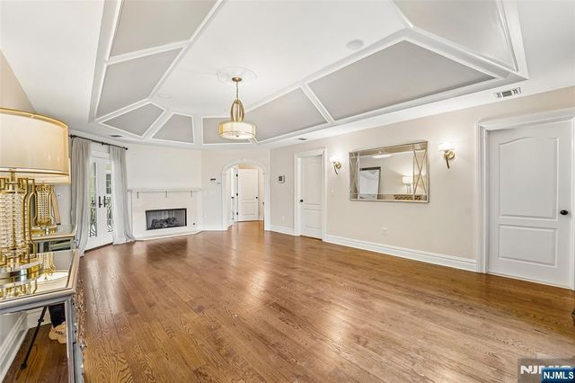 35 Franklin Turnpike, Allendale, NJ 07401