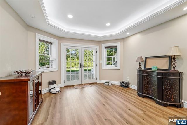 35 Franklin Turnpike, Allendale, NJ 07401