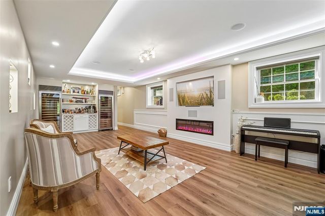 35 Franklin Turnpike, Allendale, NJ 07401