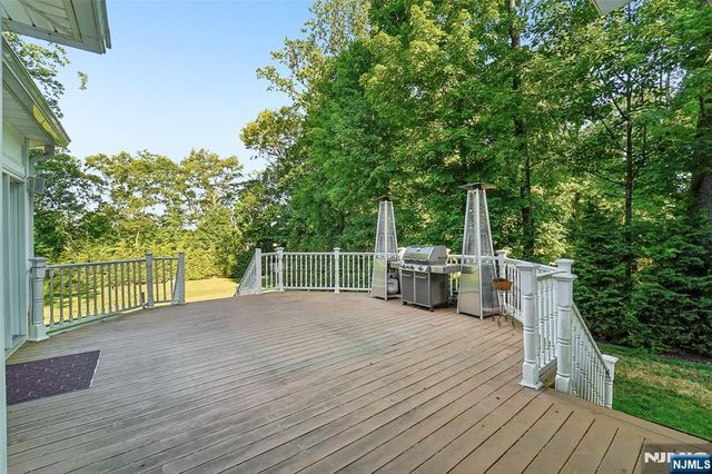 35 Franklin Turnpike, Allendale, NJ 07401