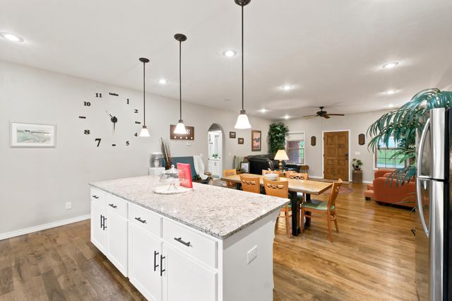 1220 W Mount Vernon Street, Springfield, MO 65806