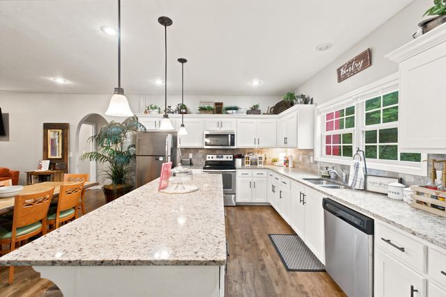 1220 W Mount Vernon Street, Springfield, MO 65806