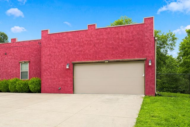 1220 W Mount Vernon Street, Springfield, MO 65806