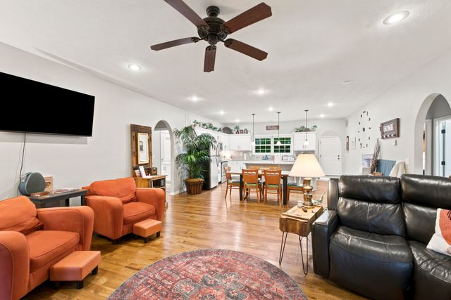 1220 W Mount Vernon Street, Springfield, MO 65806