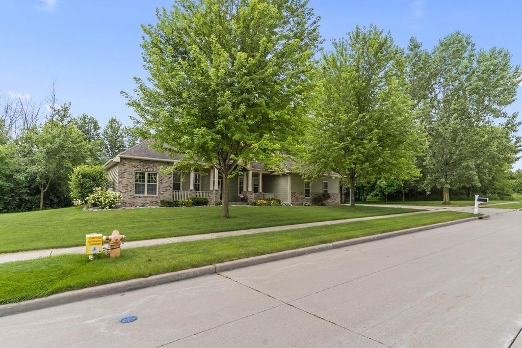 1055 ZACHER DRIVE, Oshkosh, WI 54901