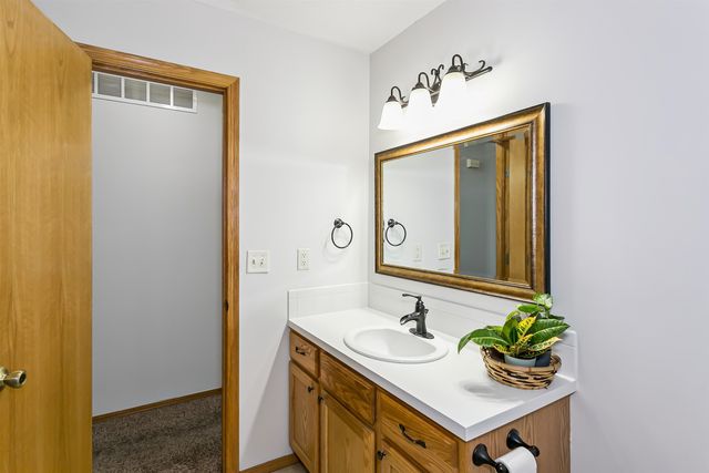 1925 E Sunset Ct, Goddard, KS 67052