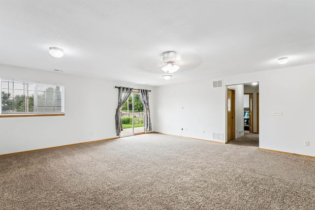 1925 E Sunset Ct, Goddard, KS 67052