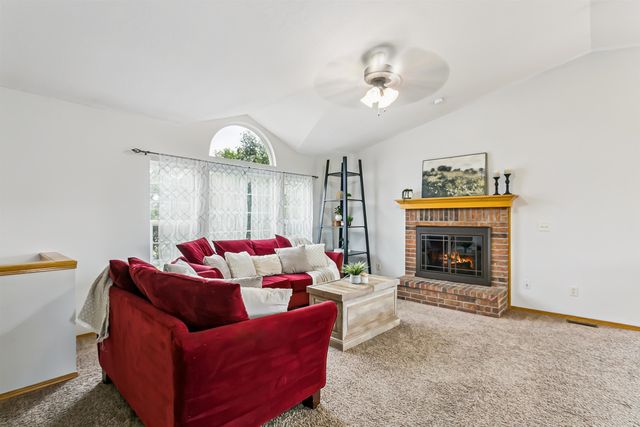1925 E Sunset Ct, Goddard, KS 67052