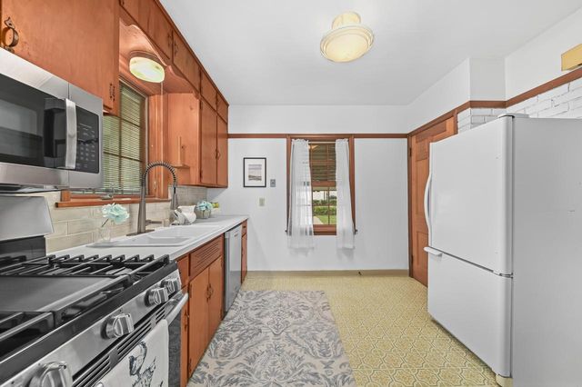 N85W16159 Appleton AVENUE, Menomonee Falls, WI 53051