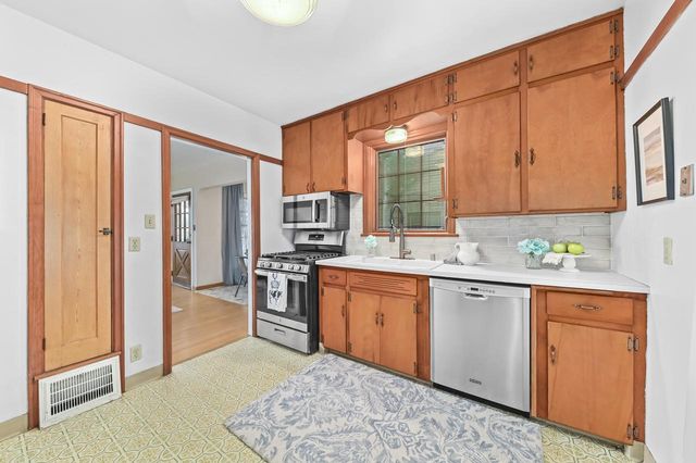 N85W16159 Appleton AVENUE, Menomonee Falls, WI 53051