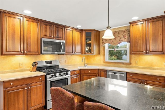 5580 Country Club Lane, Hamburg, NY 14075