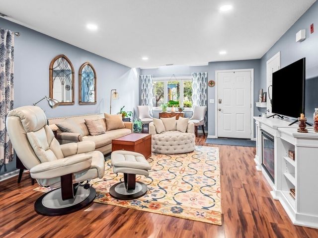 66 Pleasant St 6, Oxford, MA 01537