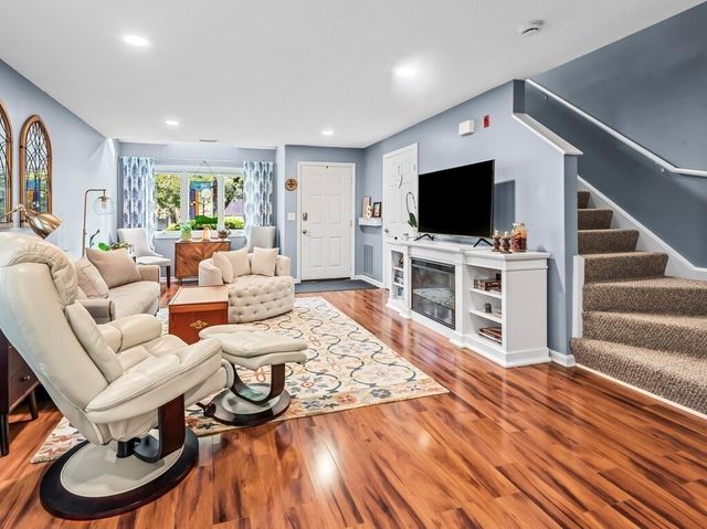 66 Pleasant St 6, Oxford, MA 01537