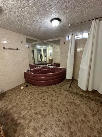 32302 Ryan Road, Warren, MI 48092