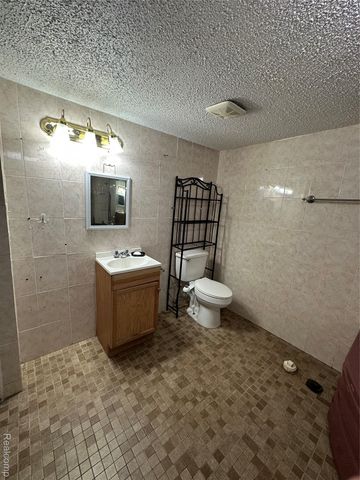 32302 Ryan Road, Warren, MI 48092