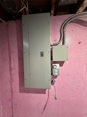 32302 Ryan Road, Warren, MI 48092