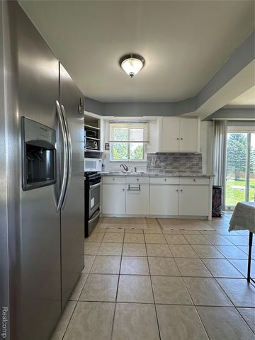 32302 Ryan Road, Warren, MI 48092