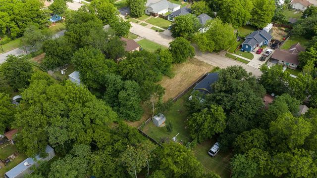820 W Day Street, Denison, TX 75020