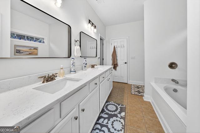 1020 Amber Waves Avenue, Hoschton, GA 30548