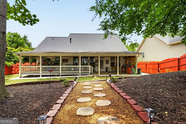 1020 Amber Waves Avenue, Hoschton, GA 30548